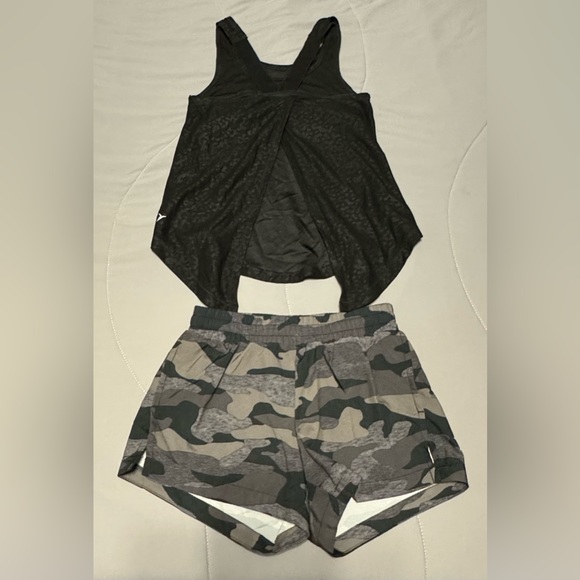 Girls Size 5 Old Navy Top With Built In Sports Bra and Size 6-7 Shorts - Picture 2 of 2